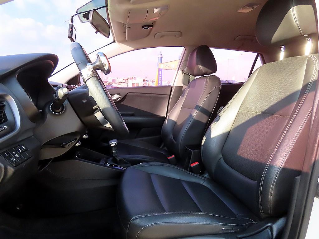 KIA Stonic - Vista 5