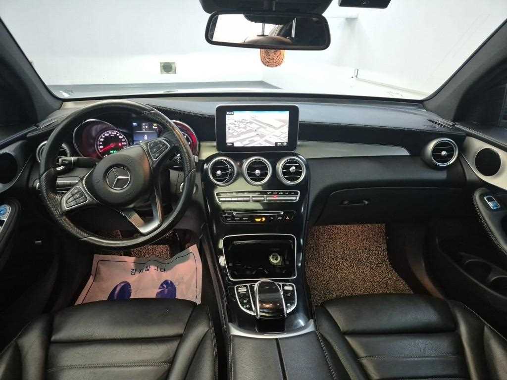 Mercedes Benz GLC Class - Vista 7