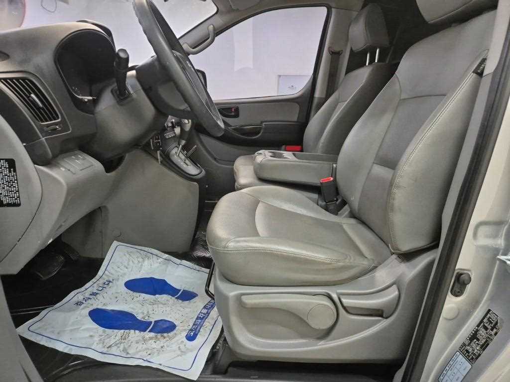 HYUNDAI Starex - Vista 11