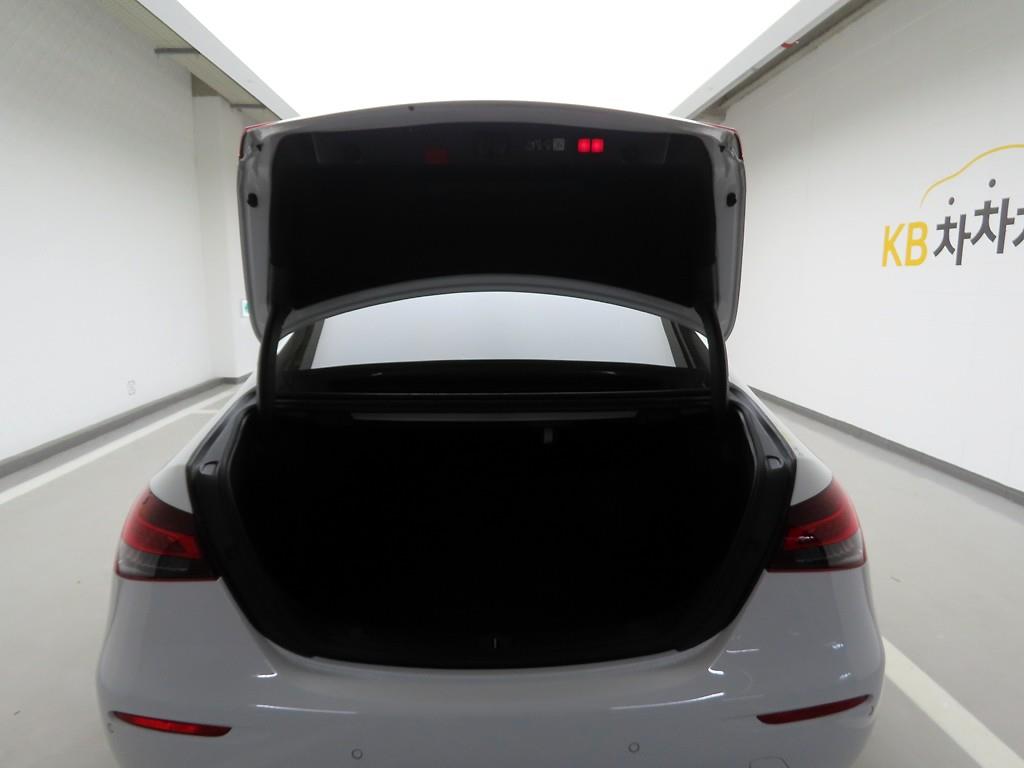 Mercedes Benz E class - Vista 5