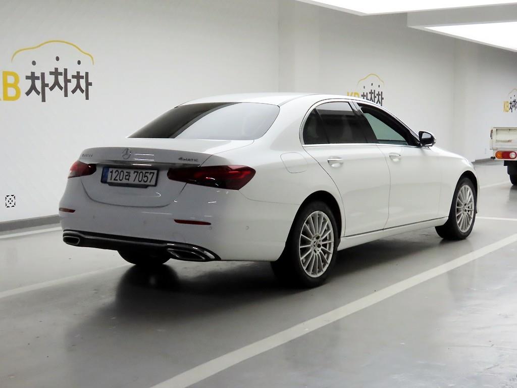 Mercedes Benz E class - Vista 4