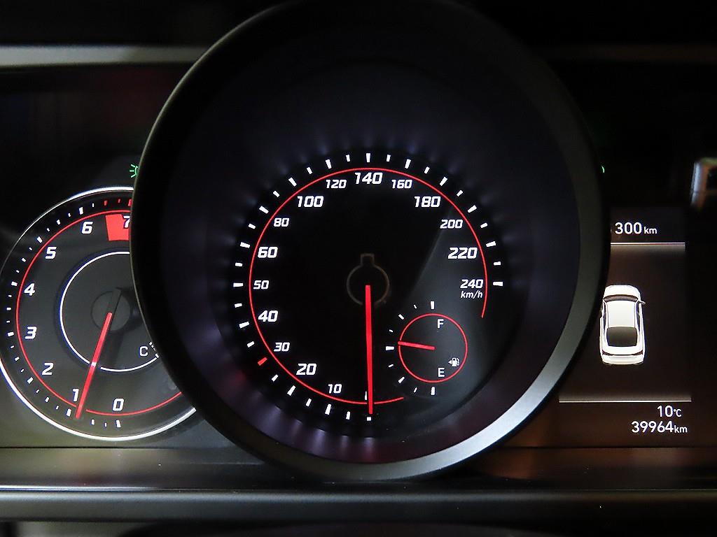 HYUNDAI Avante - Vista 9