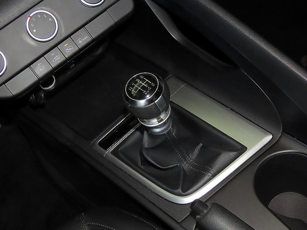 HYUNDAI Avante - Vista 12