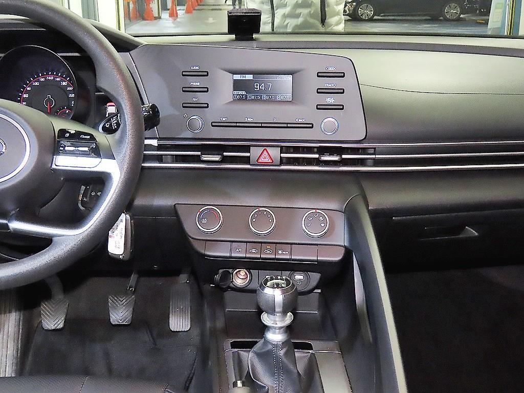 HYUNDAI Avante - Vista 11