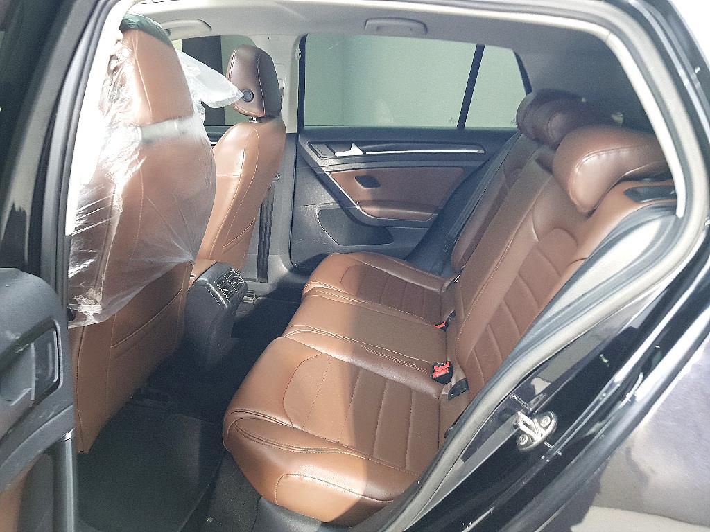 Volkswagen Golf - Vista 9