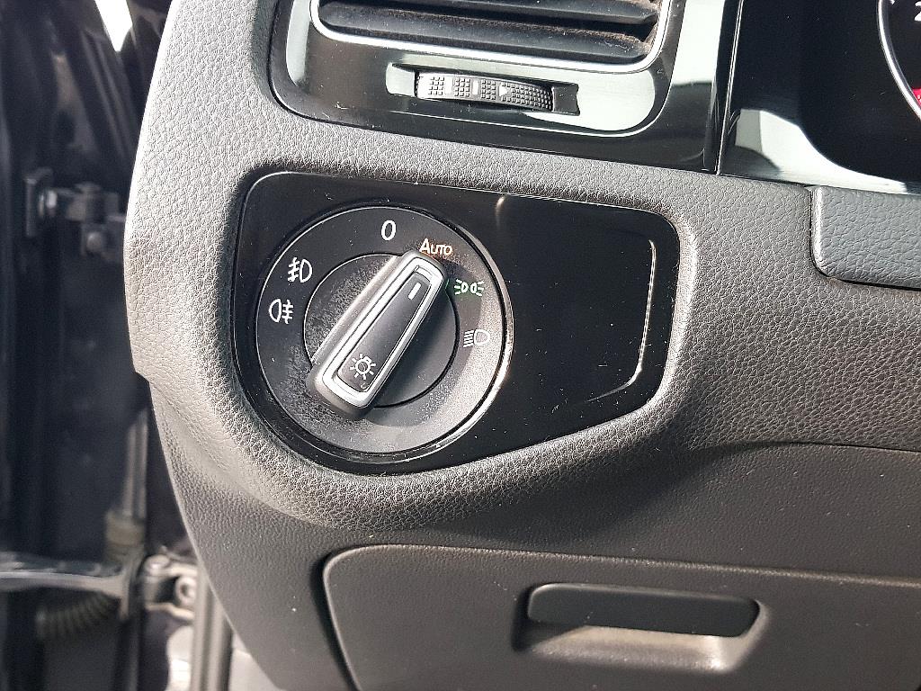 Volkswagen Golf - Vista 12