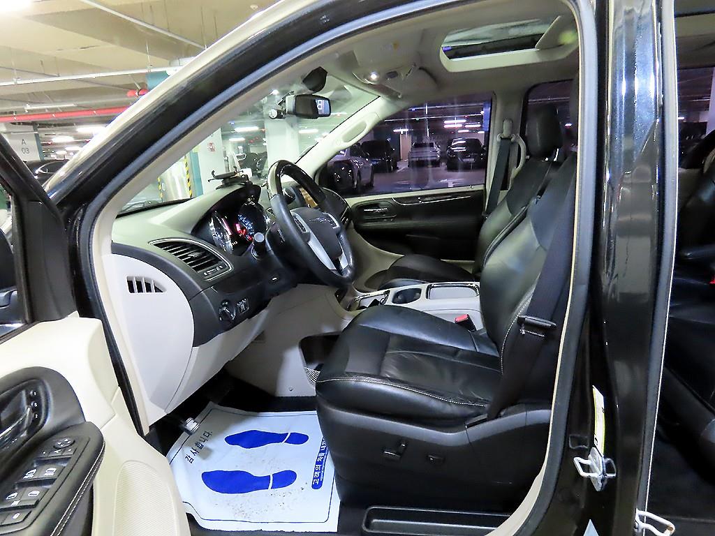 Chrysler Voyager - Vista 12