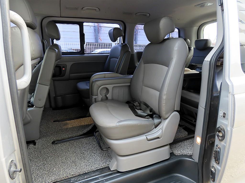 HYUNDAI Starex - Vista 6