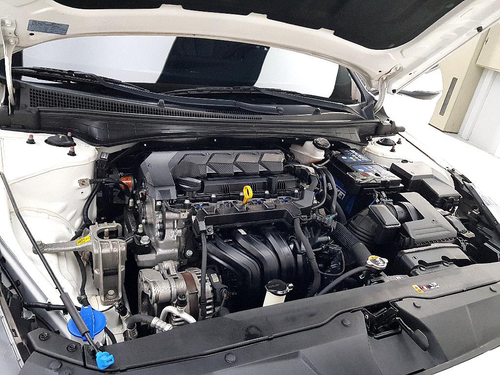 HYUNDAI Avante - Vista 6