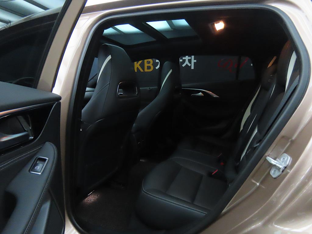 Infiniti Q - Vista 6