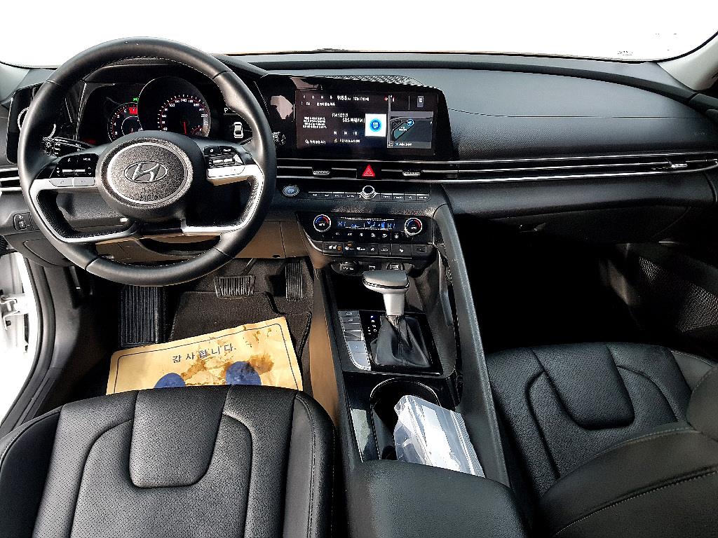 HYUNDAI Avante - Vista 5