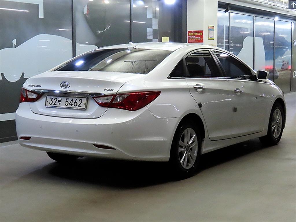 HYUNDAI Sonata - Vista 4