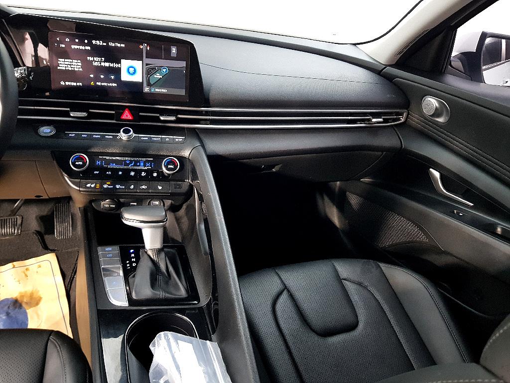 HYUNDAI Avante - Vista 10