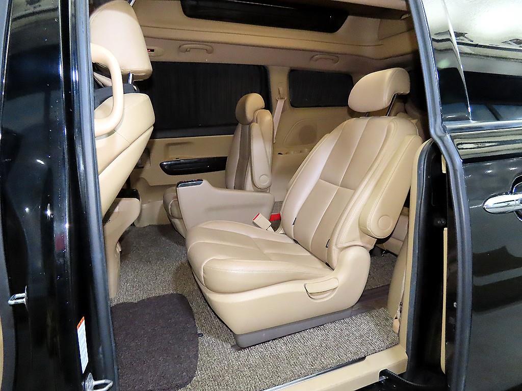 KIA Carnival - Vista 7