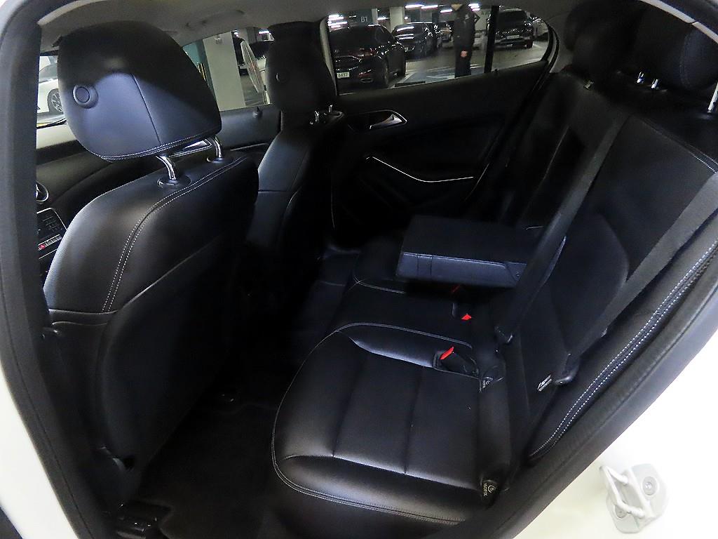 Mercedes Benz GLA Class - Vista 7