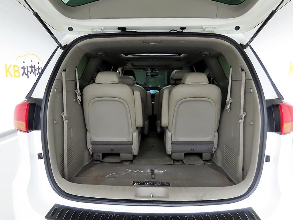 KIA Carnival - Vista 5