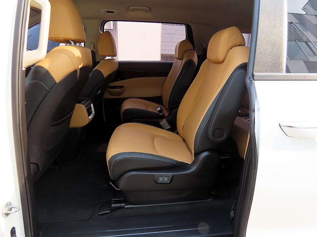 KIA Carnival - Vista 6