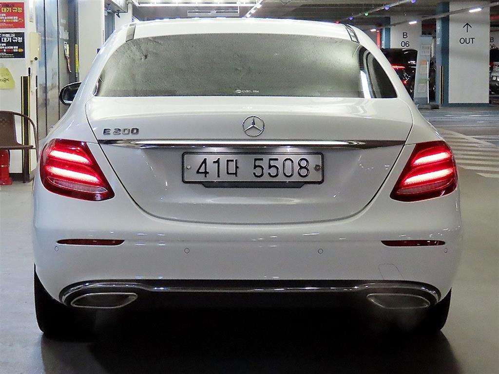 Mercedes Benz E class - Vista 5