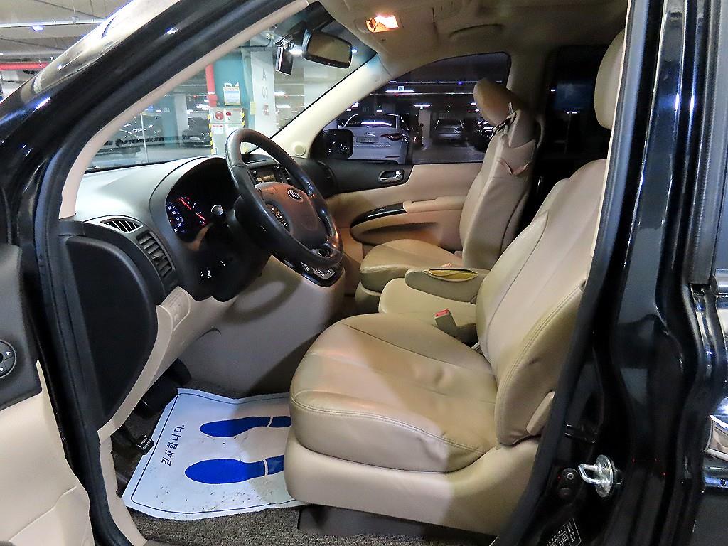 KIA Carnival - Vista 6
