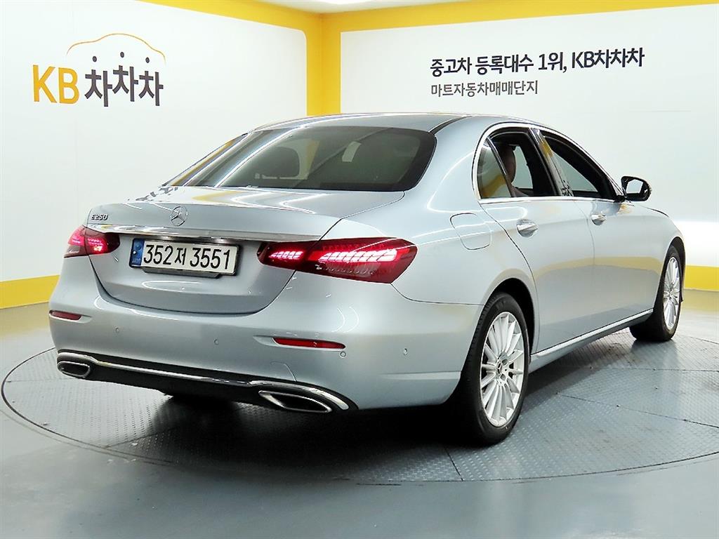 Mercedes Benz E class - Vista 4