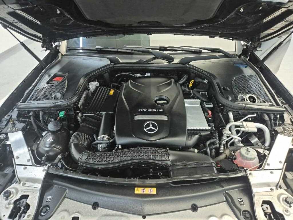 Mercedes Benz E class - Vista 5