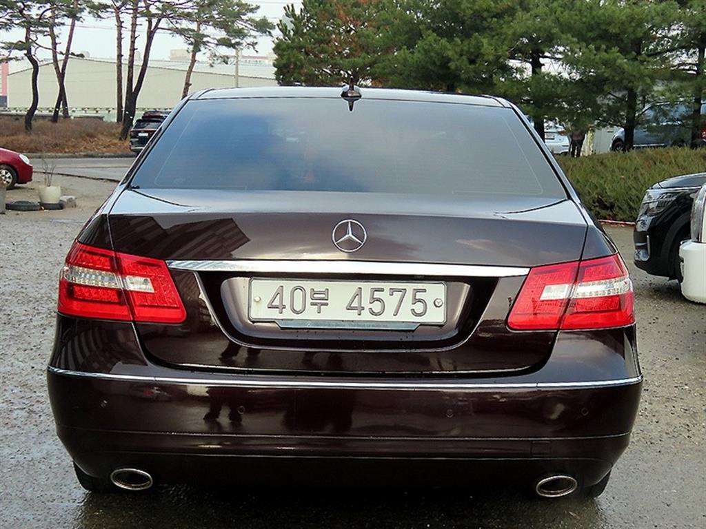 Mercedes Benz E class - Vista 4