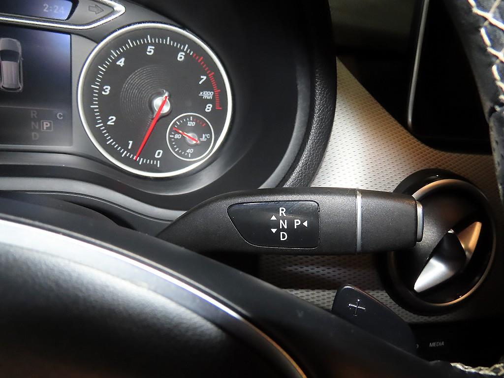 Mercedes Benz B Class (MY B) - Vista 12