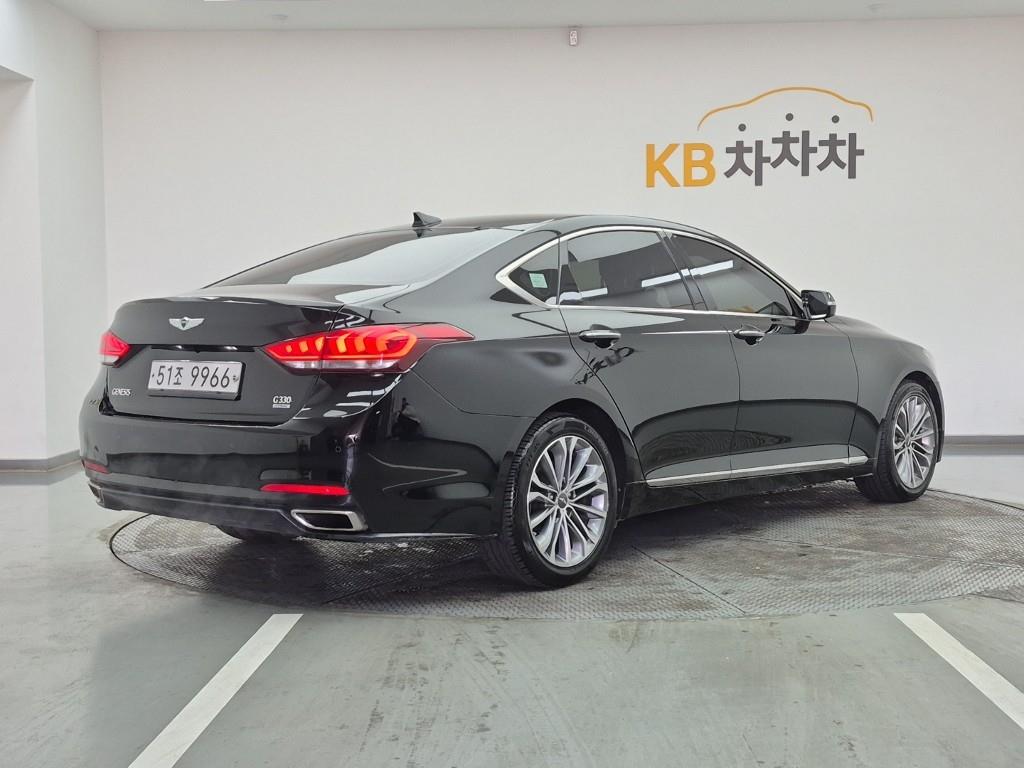 HYUNDAI Genesis - Vista 4