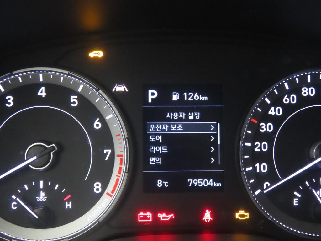 HYUNDAI Venue - Vista 8