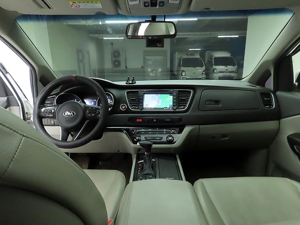 KIA Carnival - Vista 8