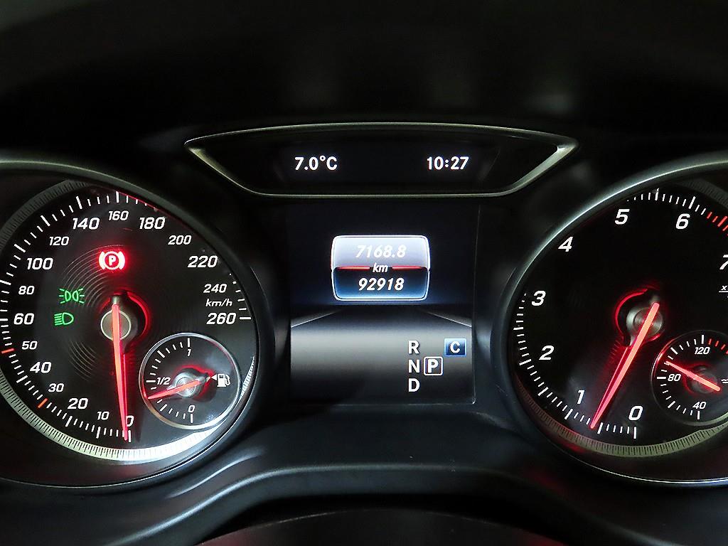 Mercedes Benz GLA Class - Vista 9