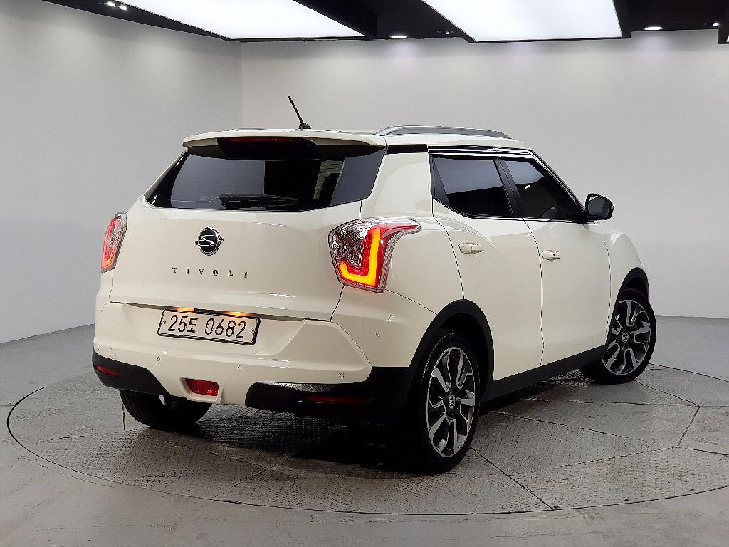 Ssangyong Tivoli - Vista 4