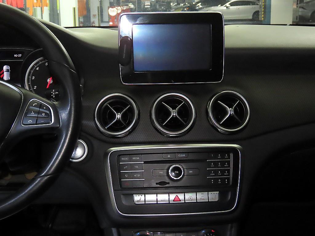 Mercedes Benz GLA Class - Vista 11