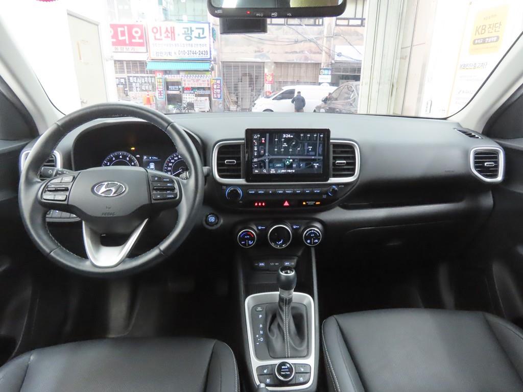 HYUNDAI Venue - Vista 7