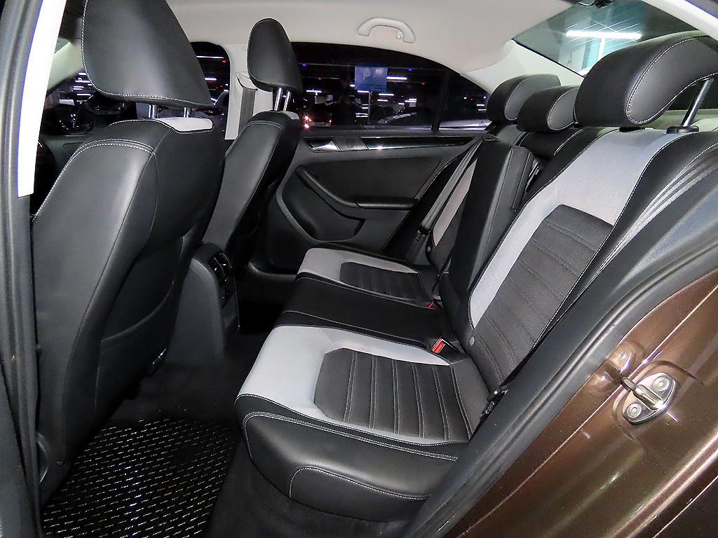 Volkswagen Jetta - Vista 7