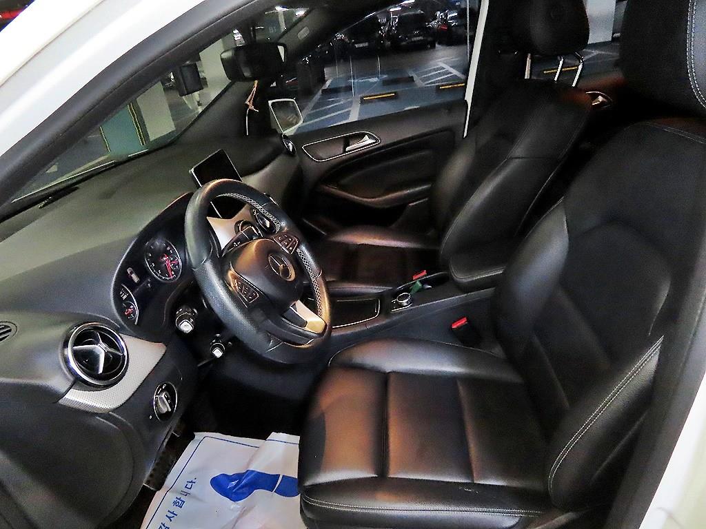 Mercedes Benz B Class (MY B) - Vista 6