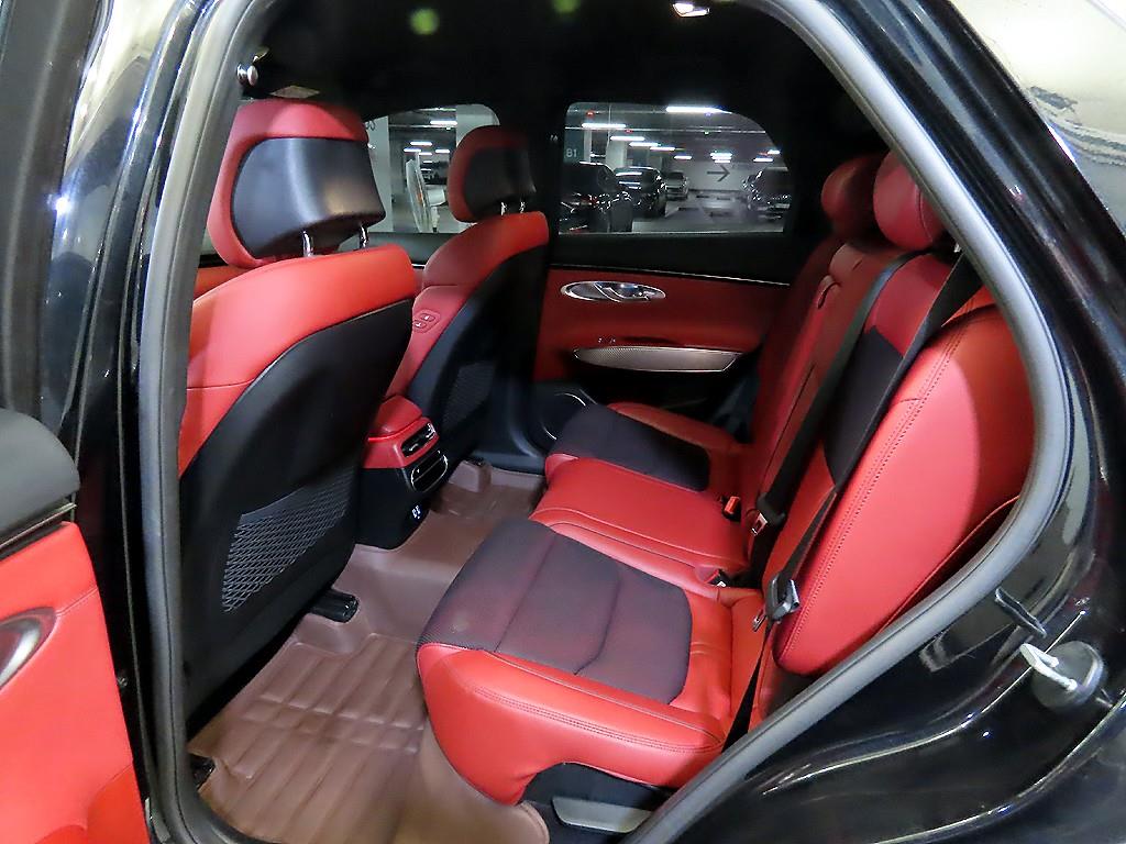 Genesis GV70 - Vista 7