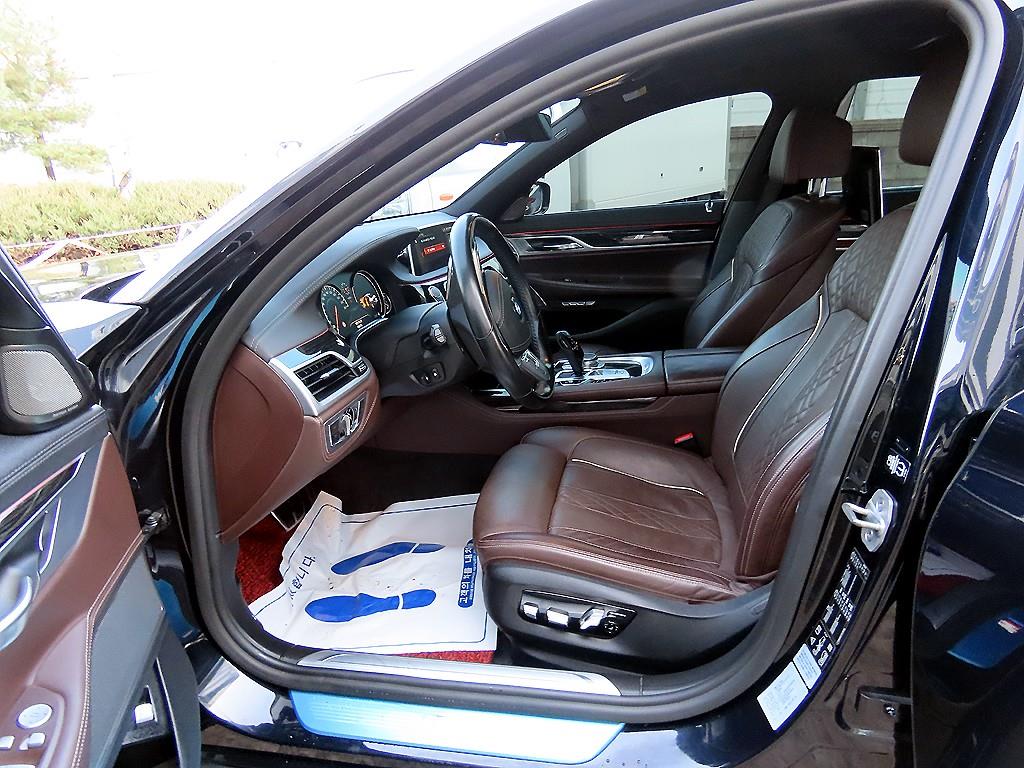 BMW 7 Series - Vista 5