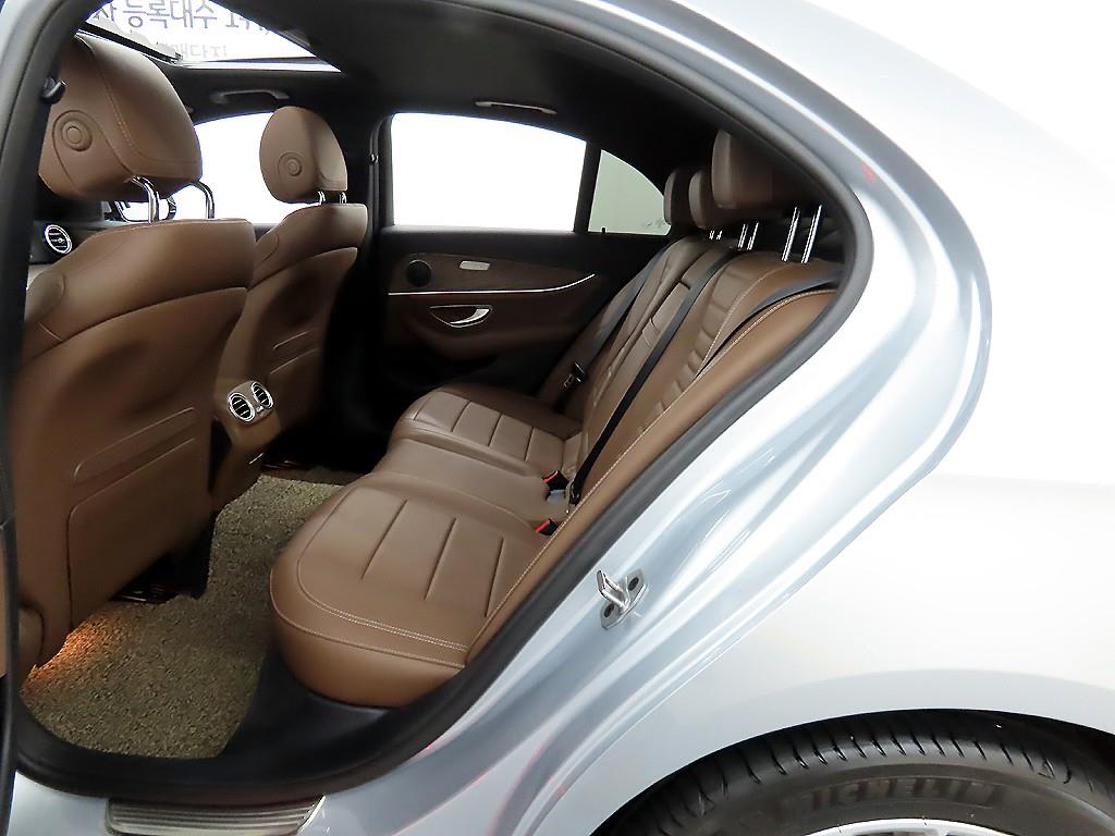 Mercedes Benz E class - Vista 6