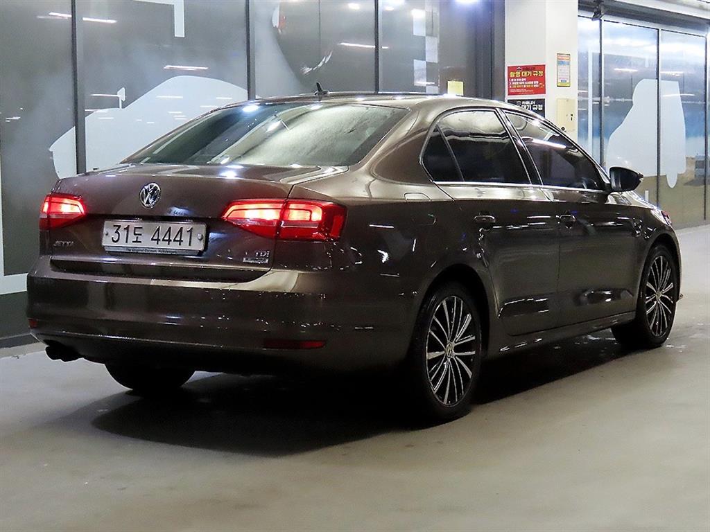 Volkswagen Jetta - Vista 4
