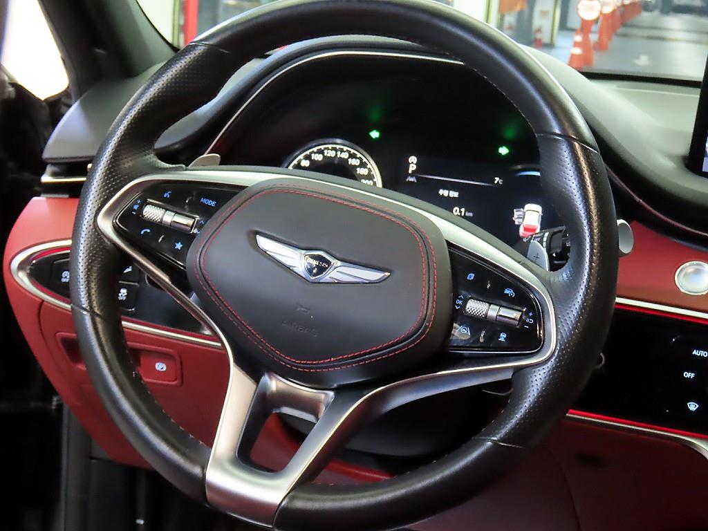 Genesis GV70 - Vista 8