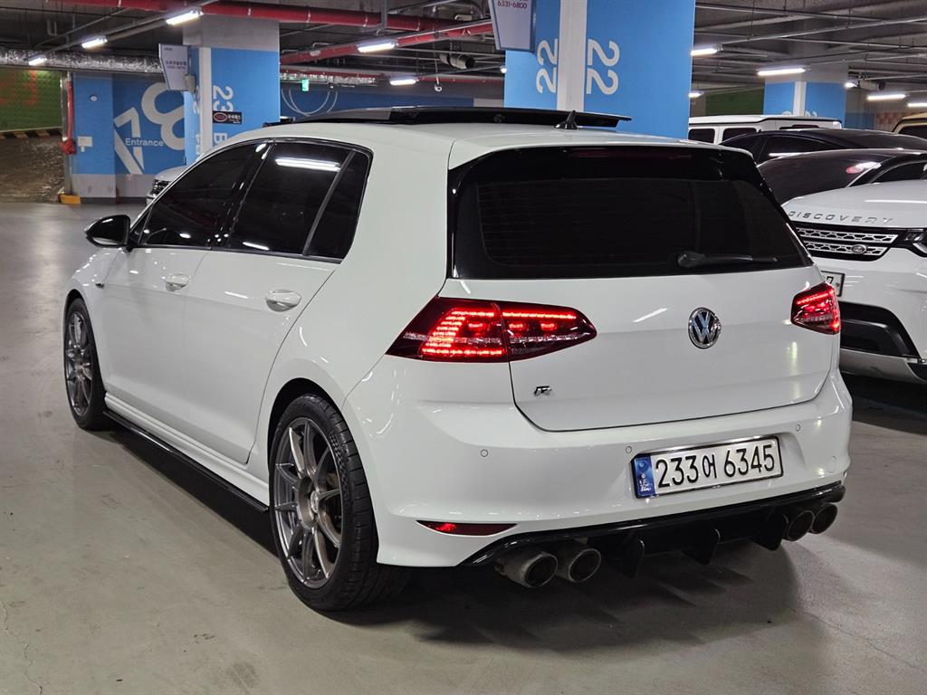 Volkswagen Golf - Vista 4