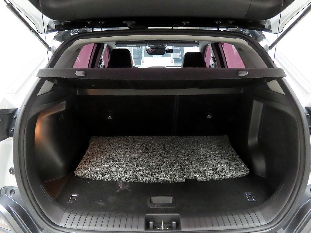 HYUNDAI Kona - Vista 5