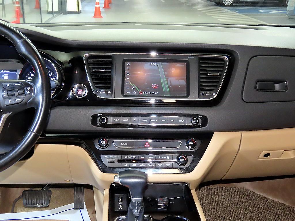 KIA Carnival - Vista 11