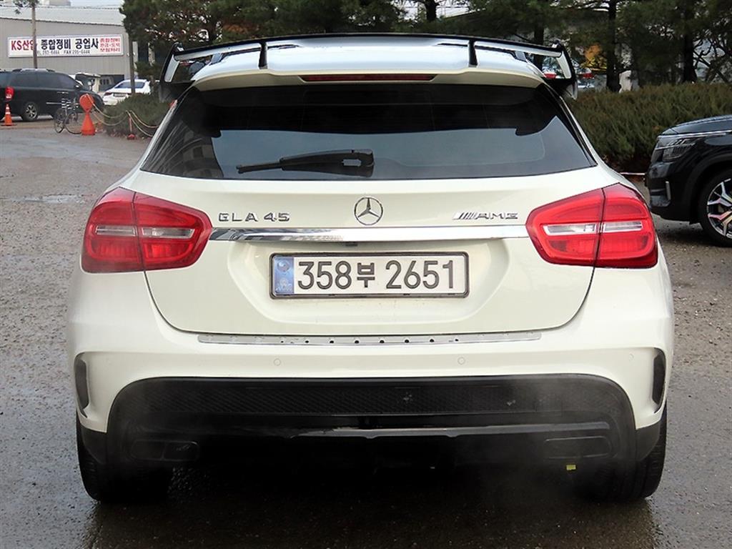 Mercedes Benz GLA Class - Vista 4