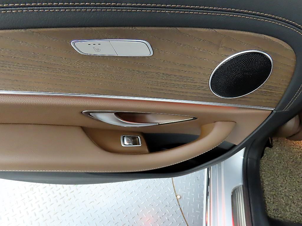 Mercedes Benz E class - Vista 12