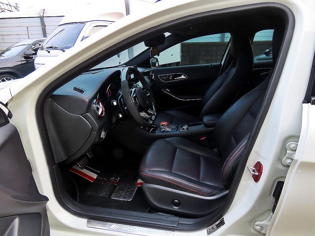 Mercedes Benz GLA Class - Vista 5