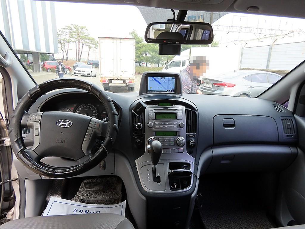 HYUNDAI Starex - Vista 8
