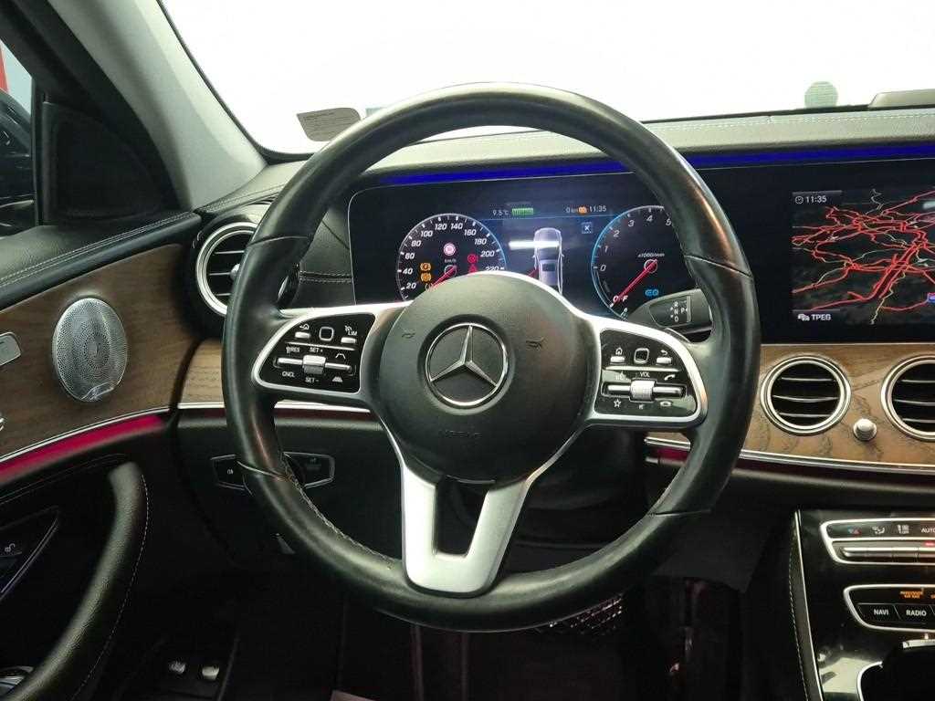 Mercedes Benz E class - Vista 9