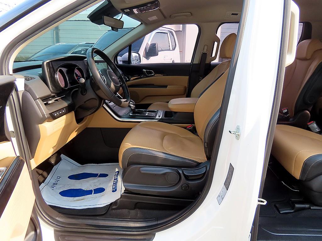 KIA Carnival - Vista 5